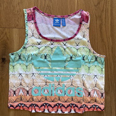 Haut Adidas Vintage avec papillon