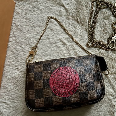Pochette LOUIS VUITTON Edition Limitée 