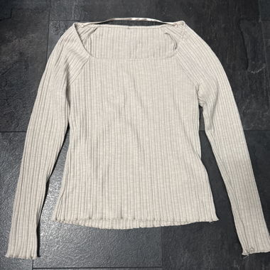 Maglia a costine a maniche lunghe