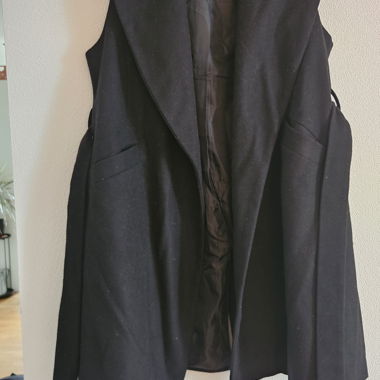 Gilet nero con revers