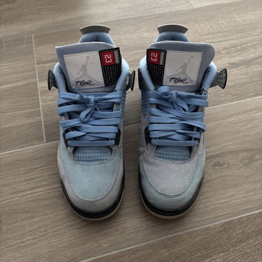 Air Jordan 4 bleu clair UNC