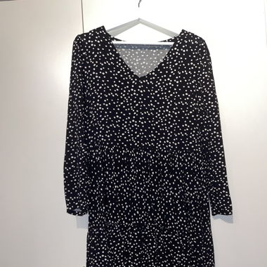 Gepunktetes Kleid