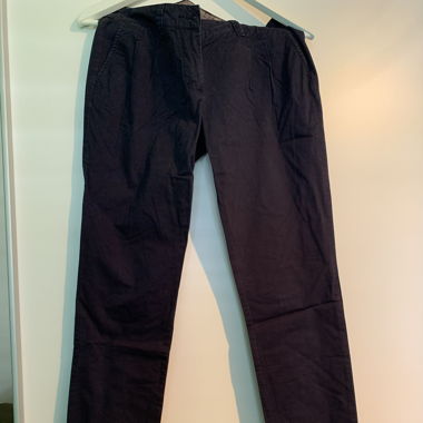 dunkelblaue Hose