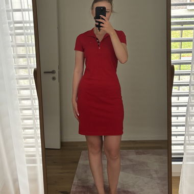 Rotes Polo-Kleid