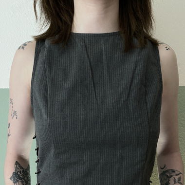 Grey Top, gestreift, mit Karabiner