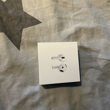 Apple AirPods 4