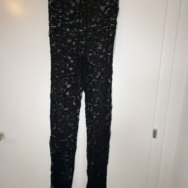 Schwarze Spitzehose