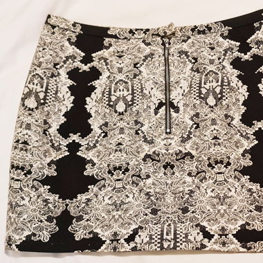 Mini-jupe H&M motif dentelle – Taille 42