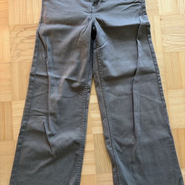 Grün-Graue Jeans 