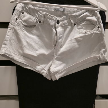 Bershka weisse Jeans-Shorts