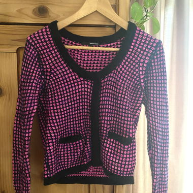 Gilet court à paillettes rose-noir