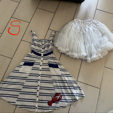 Rockabilly Kleid mit weissen Unterrock