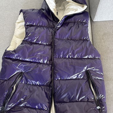 Violette ärmellose Steppjacke