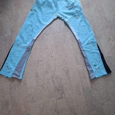 Pantaloni da jogging turchesi con macchie di colore 