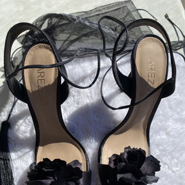 Arezzo Chic Sandals with Ruffles