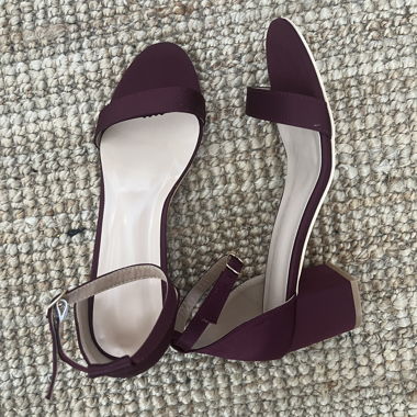 Sandalen aus mattem Satin - dunkelrot