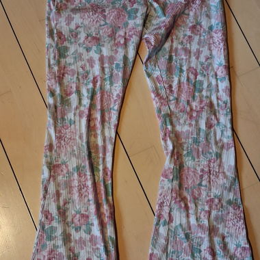 Blumiges Plissee-Hose