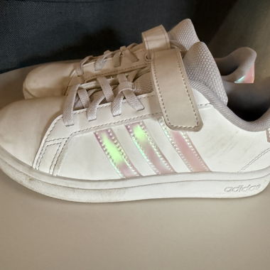 Weisse Adidas Sneakers