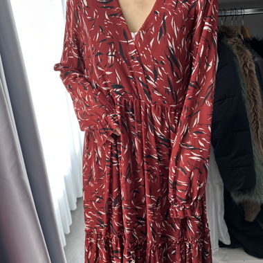 Brick-red patterned midi dress with long sleeves