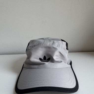 Adidas Kappe grau schwarz Grösse verstellbar