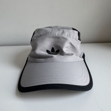 Adidas Kappe grau schwarz Grösse verstellbar
