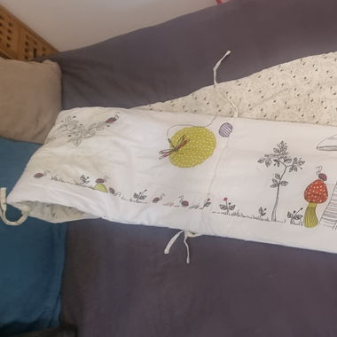 Tour de lit pour bébé 