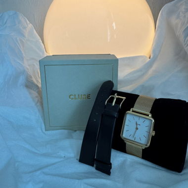Cluse watch with two bracelets