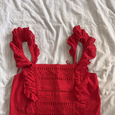 Haut rouge stradivarius porté une fois 