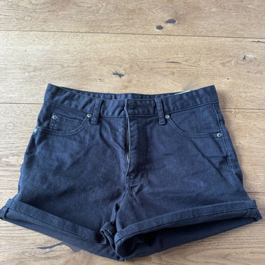 Schwarze Short 