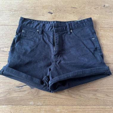 Schwarze Short 