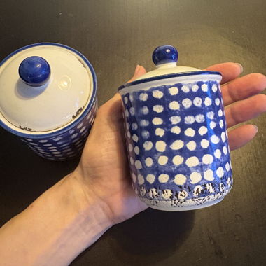 Set di vasetti in ceramica blu con coperchi