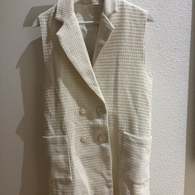 Long white gilet