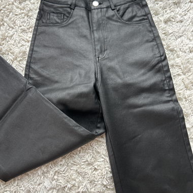 Pantaloni neri effetto pelle