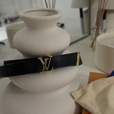 Louis Vuitton Gürtel aus schwarzem Leder 75/30
