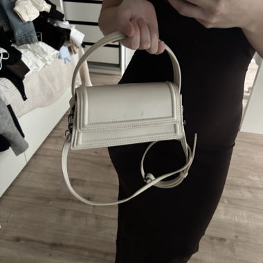 Kleine beige Handtasche mit Schulterriemen ZARA