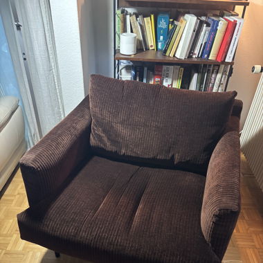 Fauteuil en velours marron  