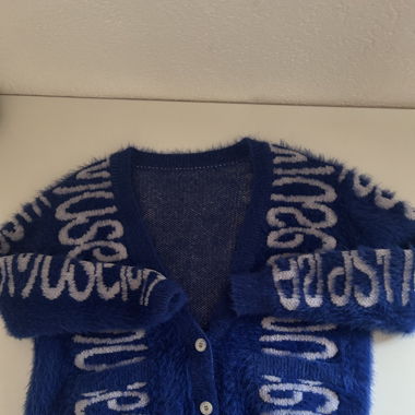 Damen Strickjacke – Blau mit weißen Wellen