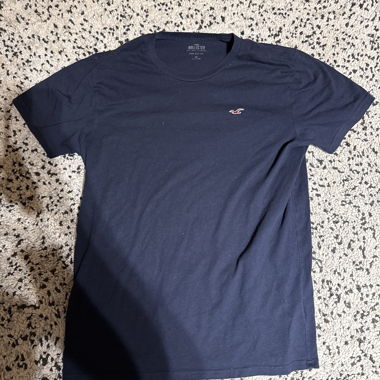 Dunkelblaues Hollister T-Shirt. Alter klassiker.