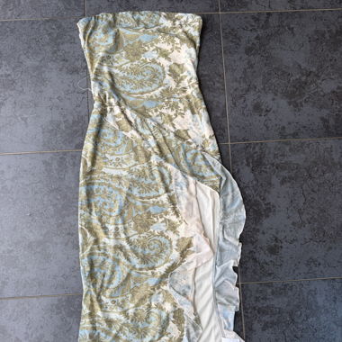 Wunderschönes ärmelloses Sommerkleid 