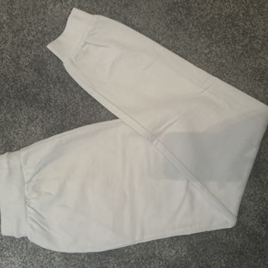 weisse Jogginghose