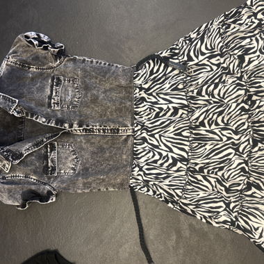 Guess Kleid mit Zebra-Muster