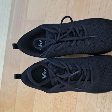 Schwarze Sneaker