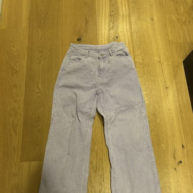 Lila Hose