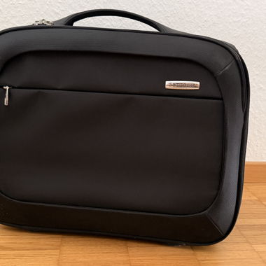 Valise à roulettes avec poignée télescopique