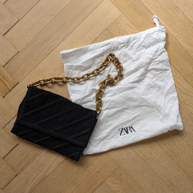 Pochette ZARA en suédine noire à chaîne dorée