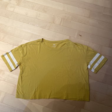 T-shirt jaune à rayures