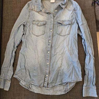 Chemise en jean à boutons clairs