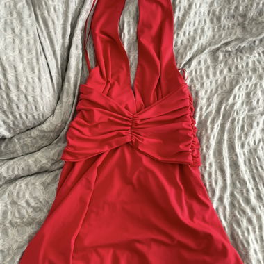 Robe rouge dos nu Zara