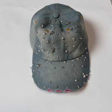 Cappellino in jeans con strass