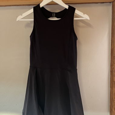 Robe de tennis noire sans manches